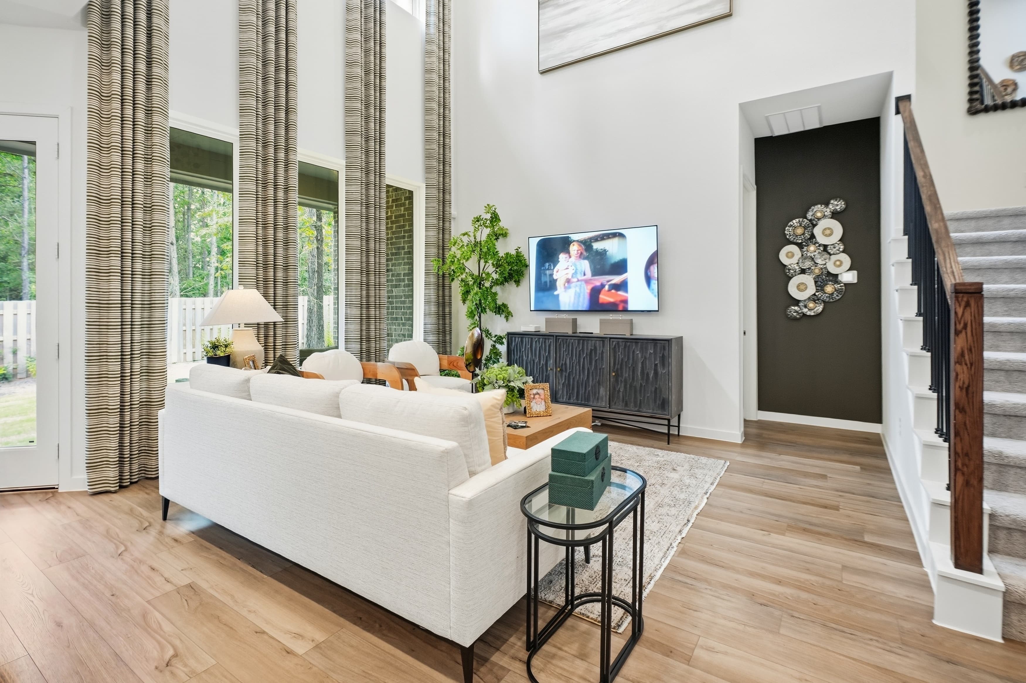 Double-height great room — 42030 Texoma Way